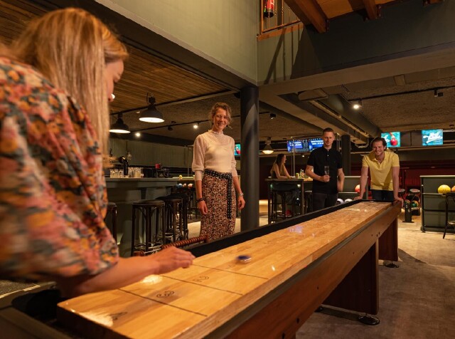 Legerjeep & Bowlen, Shuffle en borrelen